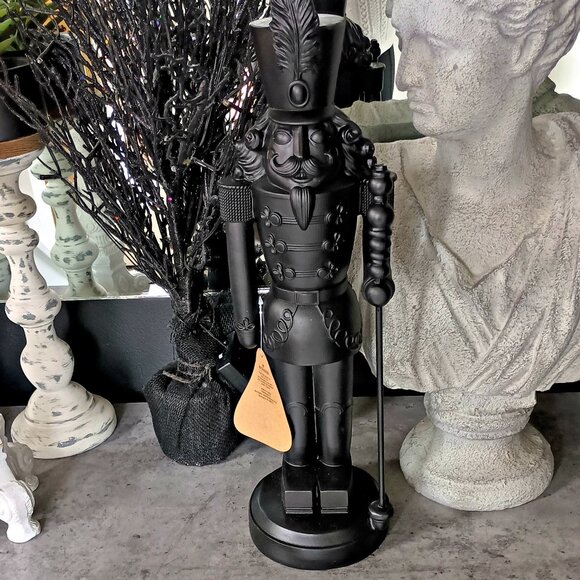 NEW! EXQUISITE MASSIVE 18 TALL NUTCRACKER - Picture 5 of 8